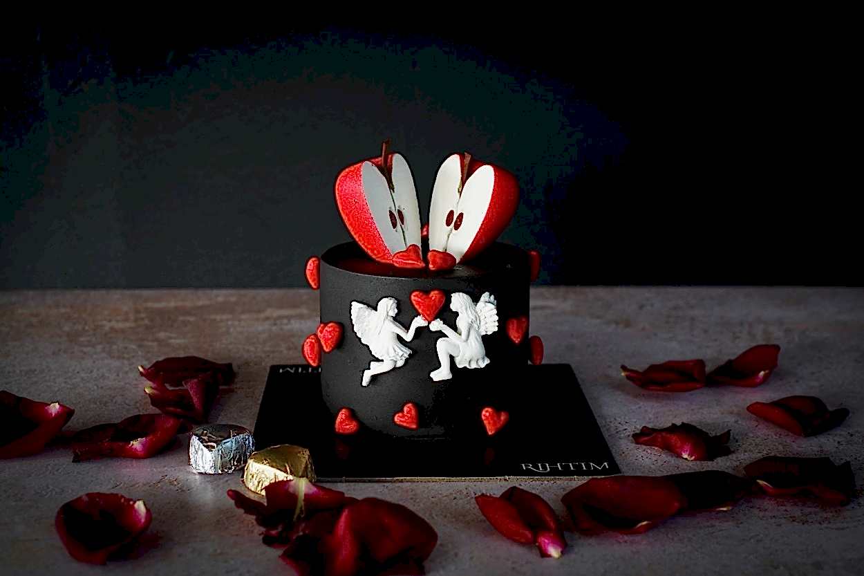 ''BİR ELMANIN YARISI'' Pasta