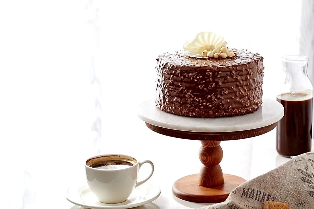 Sütlü Çikolata Fındıklı Pasta